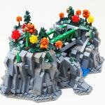LEGO-миниатюра. Поезд на мосту в горах